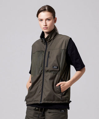 ダークオリーブ×ダークネイビー（表側）／モデル身長 169cm／着用サイズ XS