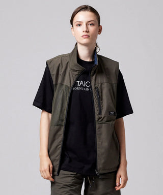 ダークオリーブ×ダークネイビー（表側）／モデル身長 169cm／着用サイズ XS