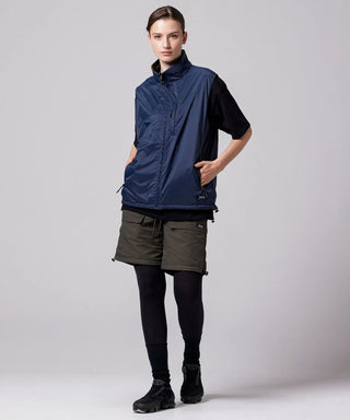 ダークオリーブ×ダークネイビー（裏側）／モデル身長 169cm／着用サイズ XS