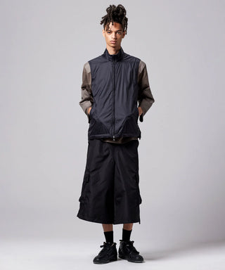 ブラック（表側）／モデル身長 181cm／着用サイズ L