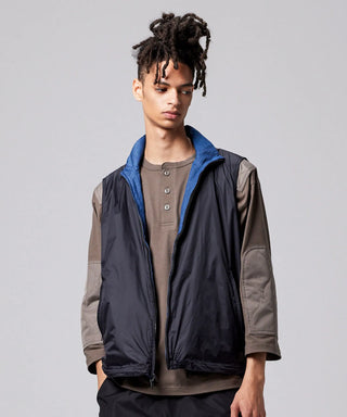 ブラック（表側）／モデル身長 181cm／着用サイズ L