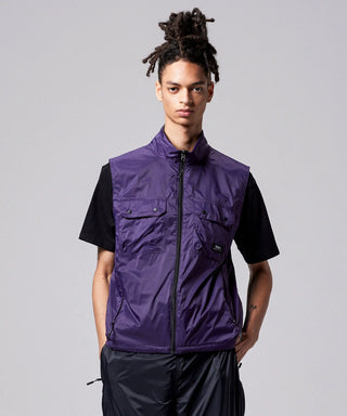 ダークパープル×ブラック（表側）／モデル身長 181cm／着用サイズ L