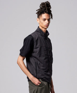 ダークパープル×ブラック（裏側）／モデル身長 181cm／着用サイズ L