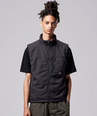 ダークパープル×ブラック（裏側）／モデル身長 181cm／着用サイズ L