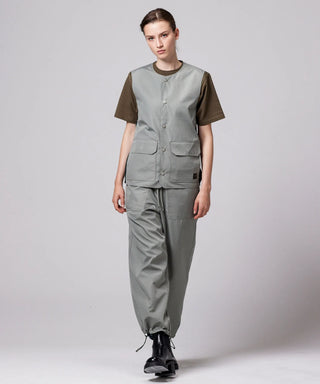 ダークセージグリーン（表側）／モデル身長 169cm／着用サイズ XS