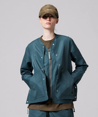 ダークセージグリーン（裏側）／モデル身長 169cm／着用サイズ XS