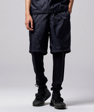 ブラック×オリーブ（表側）／モデル身長 181cm／着用サイズ L