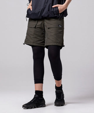 ブラック×オリーブ（裏側）／モデル身長 169cm／着用サイズ XS