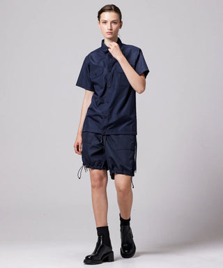 ダークネイビー（表側）／モデル身長 169cm／着用サイズ XS