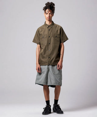 ダークセージグリーン（表側）／モデル身長 181cm／着用サイズ L