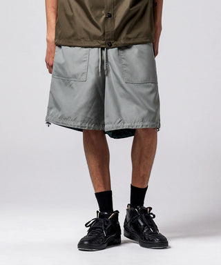 ダークセージグリーン（表側）／モデル身長 181cm／着用サイズ L