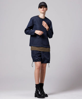 ダークネイビー（表側）／モデル身長 169cm／着用サイズ XS