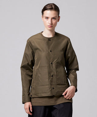 ブラック（裏側）／モデル身長 169cm／着用サイズ XS