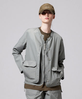 ダークセージグリーン（表側）／モデル身長 169cm／着用サイズ XS