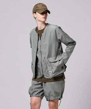 ダークセージグリーン（表側）／モデル身長 169cm／着用サイズ XS