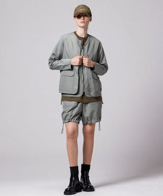 ダークセージグリーン（表側）／モデル身長 169cm／着用サイズ XS