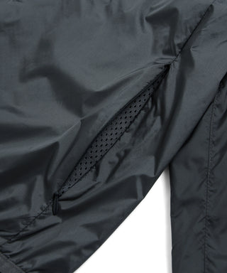 表側：左右腰にコンシールファスナーポケット