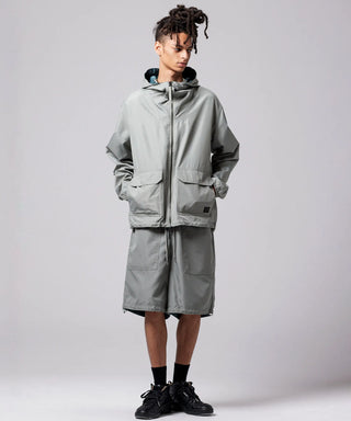 ダークセージグリーン（表側）／モデル身長 181cm／着用サイズ L