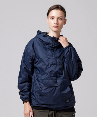 ダークネイビー×ブラック（表側）／モデル身長 169cm／着用サイズ XS