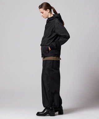 ブラック（表側）／モデル身長 169cm／着用サイズ XS