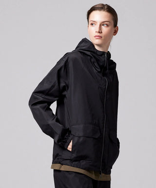 ブラック（表側）／モデル身長 169cm／着用サイズ XS