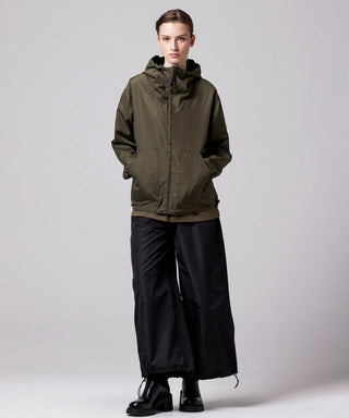 ブラック（裏側）／モデル身長 169cm／着用サイズ XS