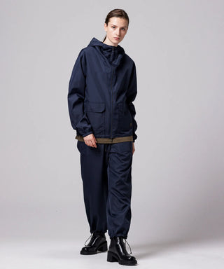 ダークネイビー（表側）／モデル身長 169cm／着用サイズ XS