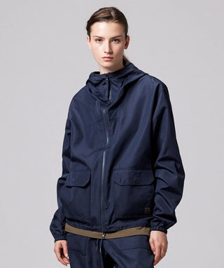 ダークネイビー（表側）／モデル身長 169cm／着用サイズ XS