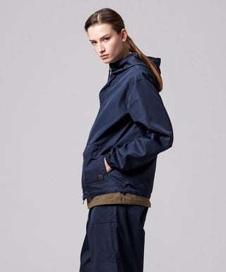 ダークネイビー（表側）／モデル身長 169cm／着用サイズ XS