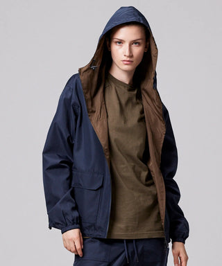 ダークネイビー（表側）／モデル身長 169cm／着用サイズ XS