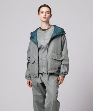 ダークセージグリーン（表側）／モデル身長 169cm／着用サイズ XS