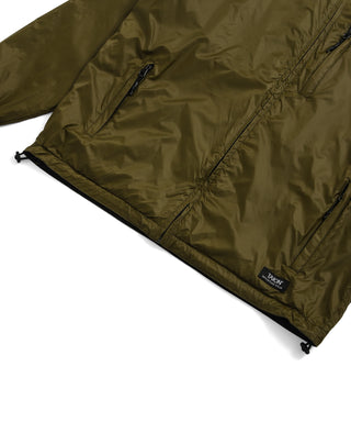 裏側：左右裾にアジャスター