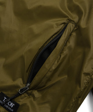 裏側：左右腰にジップポケット