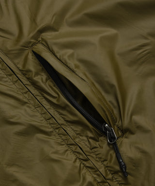 裏側：左胸にジップポケット