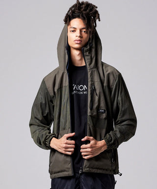 ダークオリーブ×ダークネイビー（表側）／モデル身長 181cm／着用サイズ L