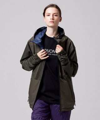 ダークオリーブ×ダークネイビー（表側）／モデル身長 169cm／着用サイズ XS