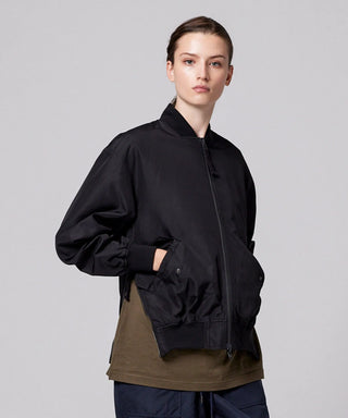 ブラック（表側）／モデル身長 169cm／着用サイズ XS