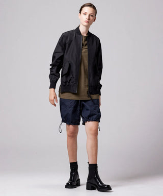 ブラック（表側）／モデル身長 169cm／着用サイズ XS