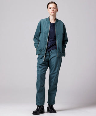 ダークセージグリーン（裏側）／モデル身長 169cm／着用サイズ XS