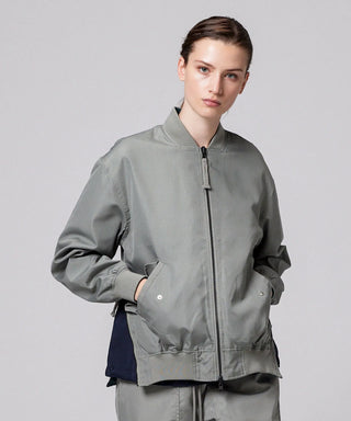 ダークセージグリーン（表側）／モデル身長 169cm／着用サイズ XS