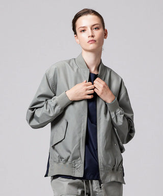 ダークセージグリーン（表側）／モデル身長 169cm／着用サイズ XS