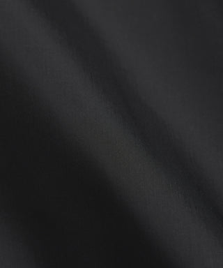 表側：ナイロン素材を使用