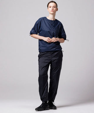 ブラック×オリーブ（表側）／モデル身長 169cm／着用サイズ XS