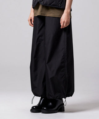 ブラック（表側）／モデル身長 169cm／着用サイズ XS