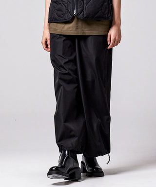 ブラック（表側）／モデル身長 169cm／着用サイズ XS