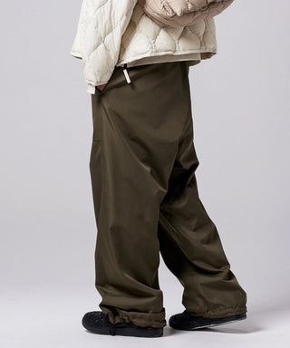 ダークオリーブ（表側）／モデル身長 181cm／着用サイズ L