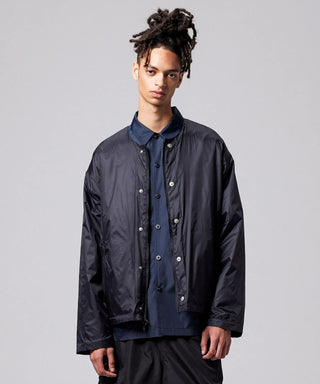 ブラック（表側）／モデル身長 181cm／着用サイズ L