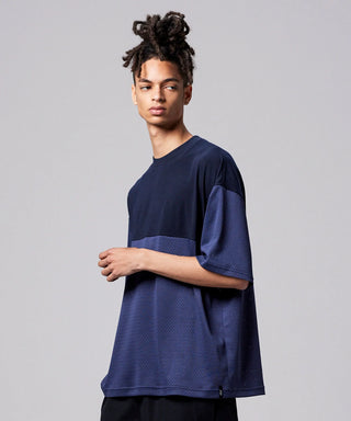 ネイビー／モデル身長 181cm／着用サイズ L