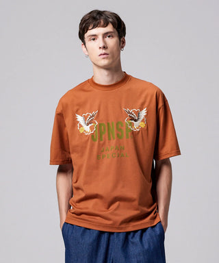 ブリックオレンジ(スカジャン鷹刺繍)／モデル身長 178cm／着用サイズ L