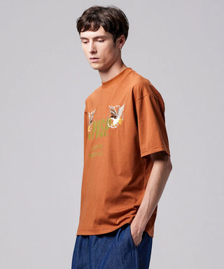 ブリックオレンジ(スカジャン鷹刺繍)／モデル身長 178cm／着用サイズ L